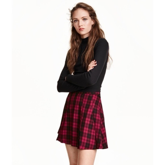 H&M Pleated High-Waisted Black/Red Skirt - Picture 1 of 5
